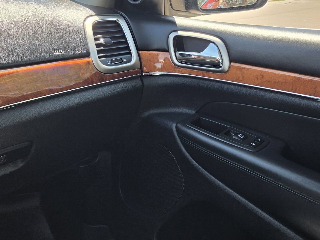 Used 2013 Jeep Grand Cherokee Overland AWD/4WD image 20