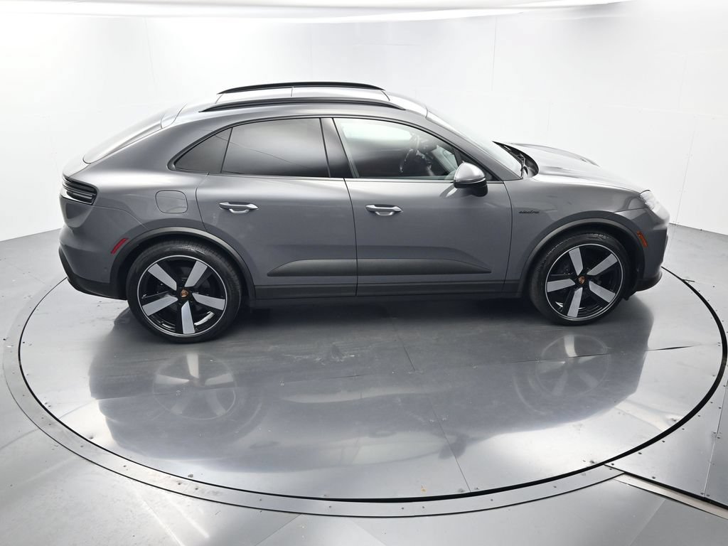 Certified 2025 Porsche Macan Electric RWD image 39