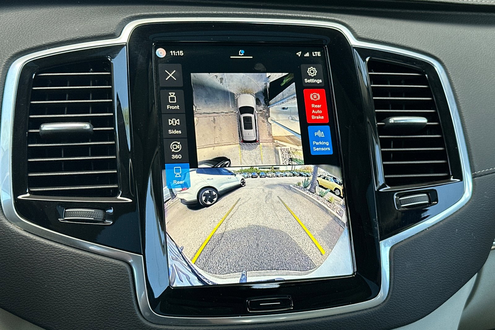 Certified 2024 Volvo XC90 B6 Ultimate w/ Protection Package Premier AWD/4WD image 25