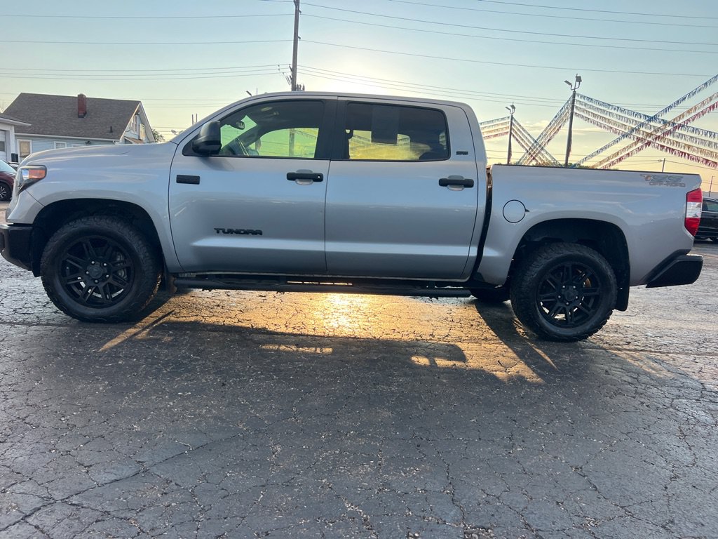 Used 2020 Toyota Tundra SR5 w/ SR5 Leather Package AWD/4WD image 4