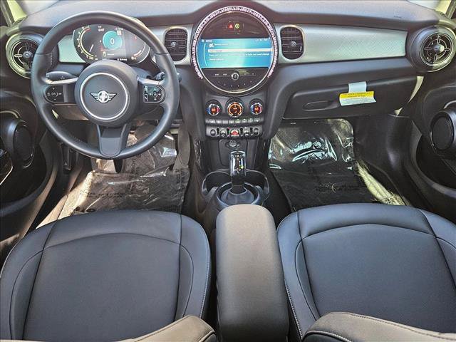 Used 2024 MINI Cooper 4-Door Hardtop FWD image 18