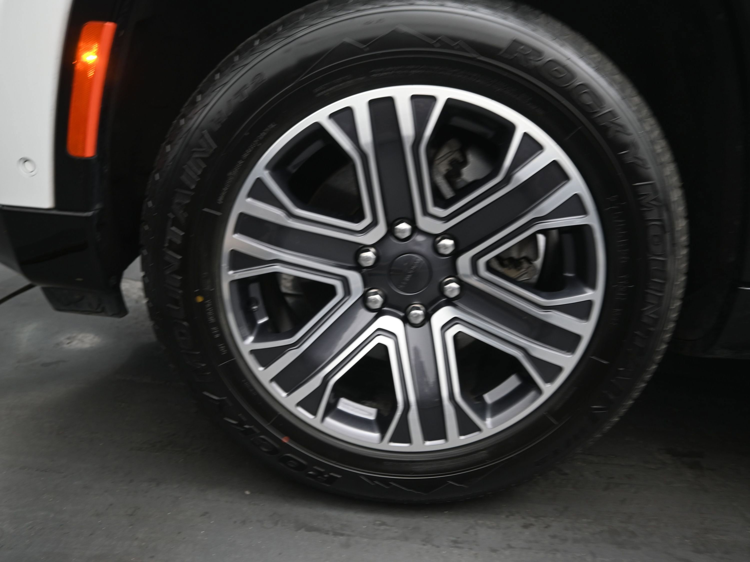 Used 2023 Jeep Wagoneer L Series II image 11