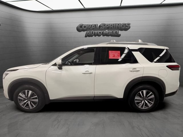 Certified 2024 Nissan Pathfinder SL FWD image 2