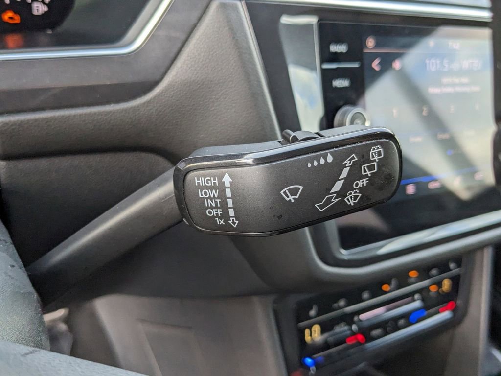 Certified 2022 Volkswagen Tiguan SE R-Line image 32