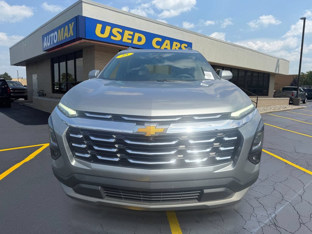 Used 2025 Chevrolet Equinox LT w/ Convenience Package II AWD/4WD image 3