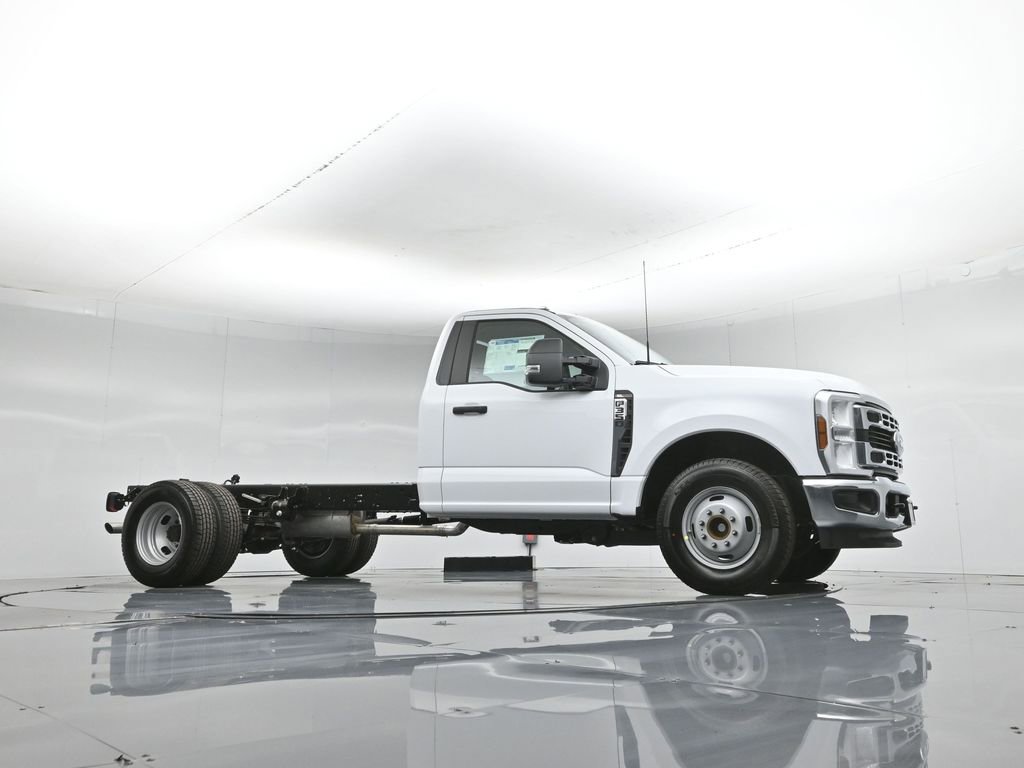 New 2026 Ford F350 XL image 3