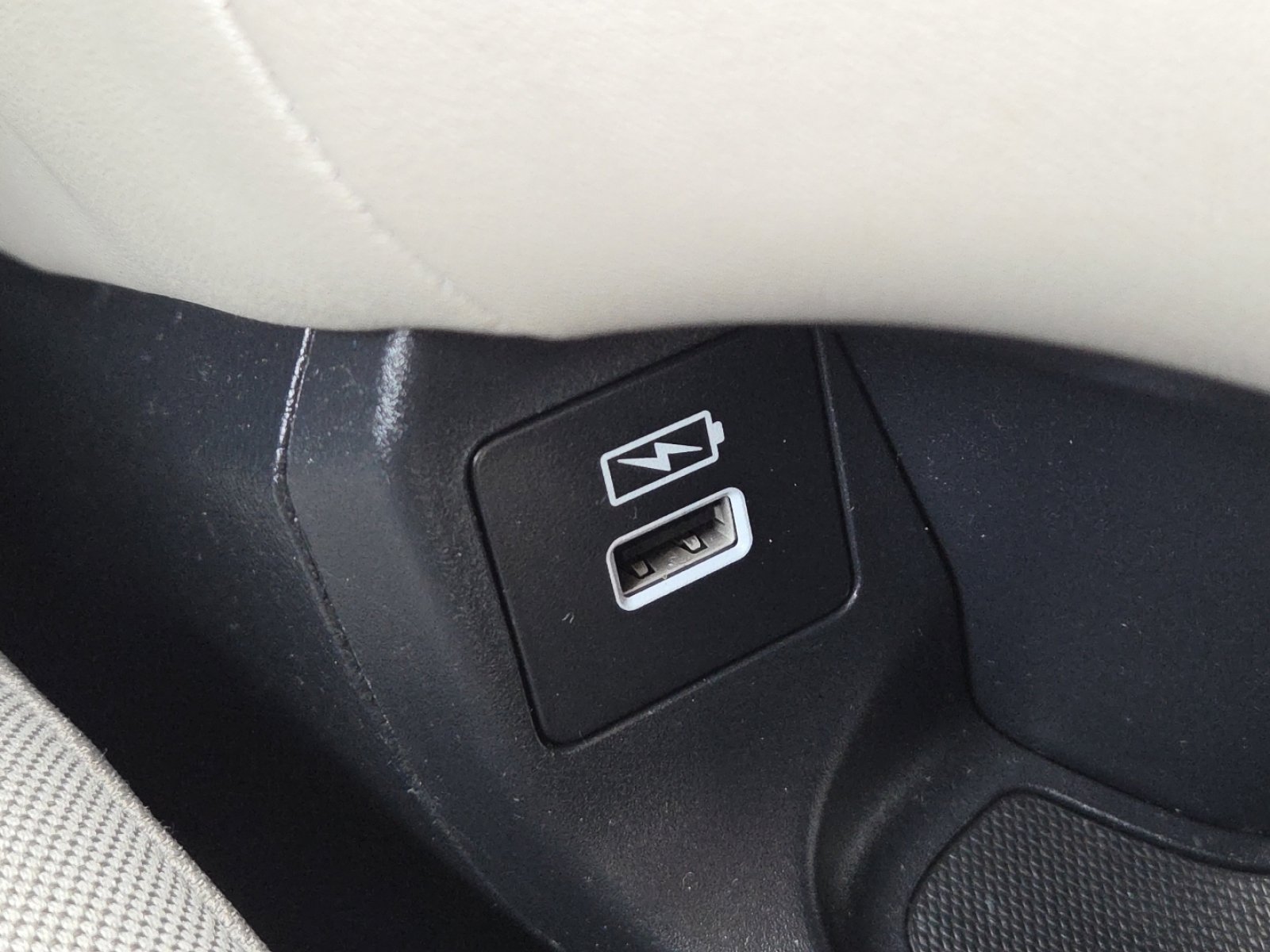 Used 2023 Honda HR-V LX image 9