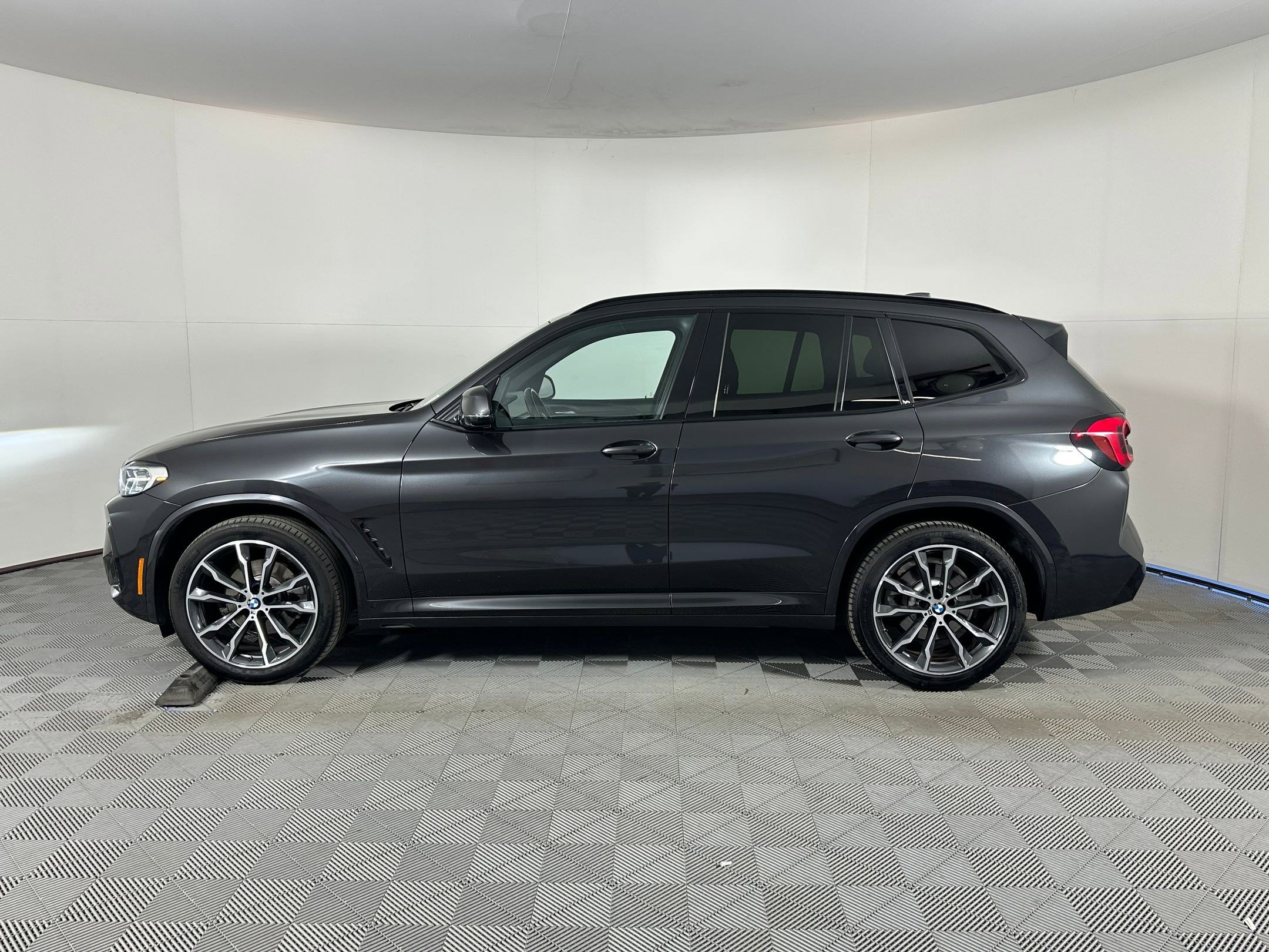 Used 2022 BMW X3 sDrive30i w/ M Sport Package 2 video 2