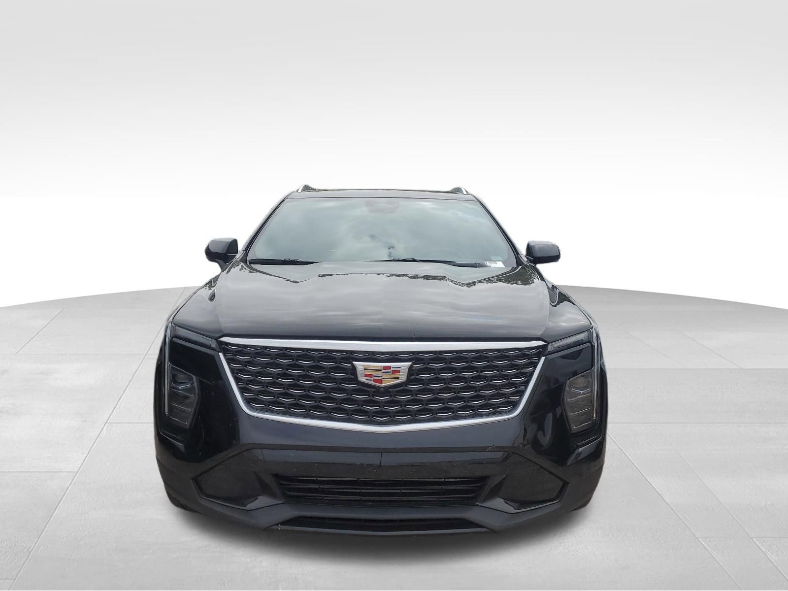 Used 2025 Cadillac XT4 Premium Luxury image 2