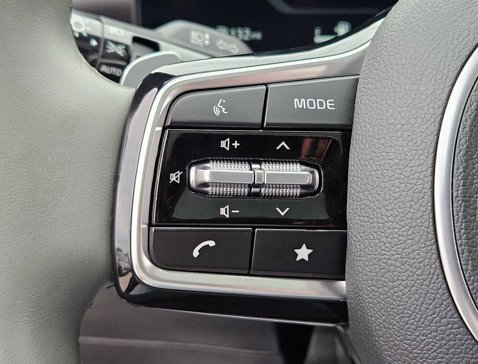 Certified 2025 Kia Sorento SX Prestige w/ Sage Leather Package image 25