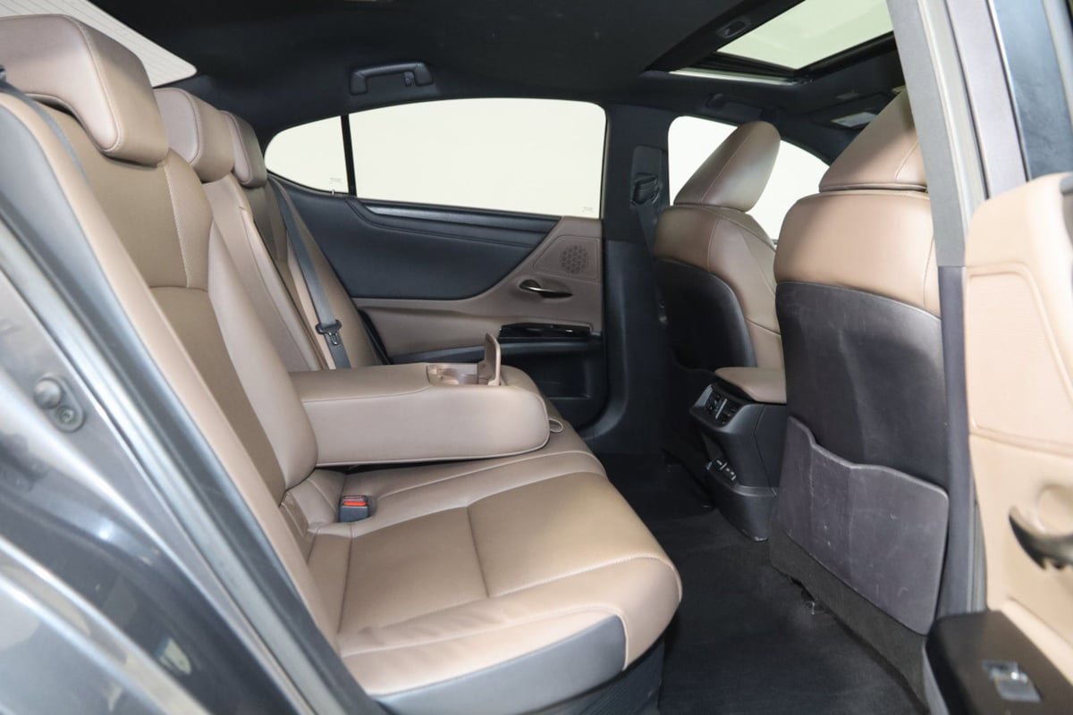 Used 2023 Lexus ES 300h w/ Premium Package image 14