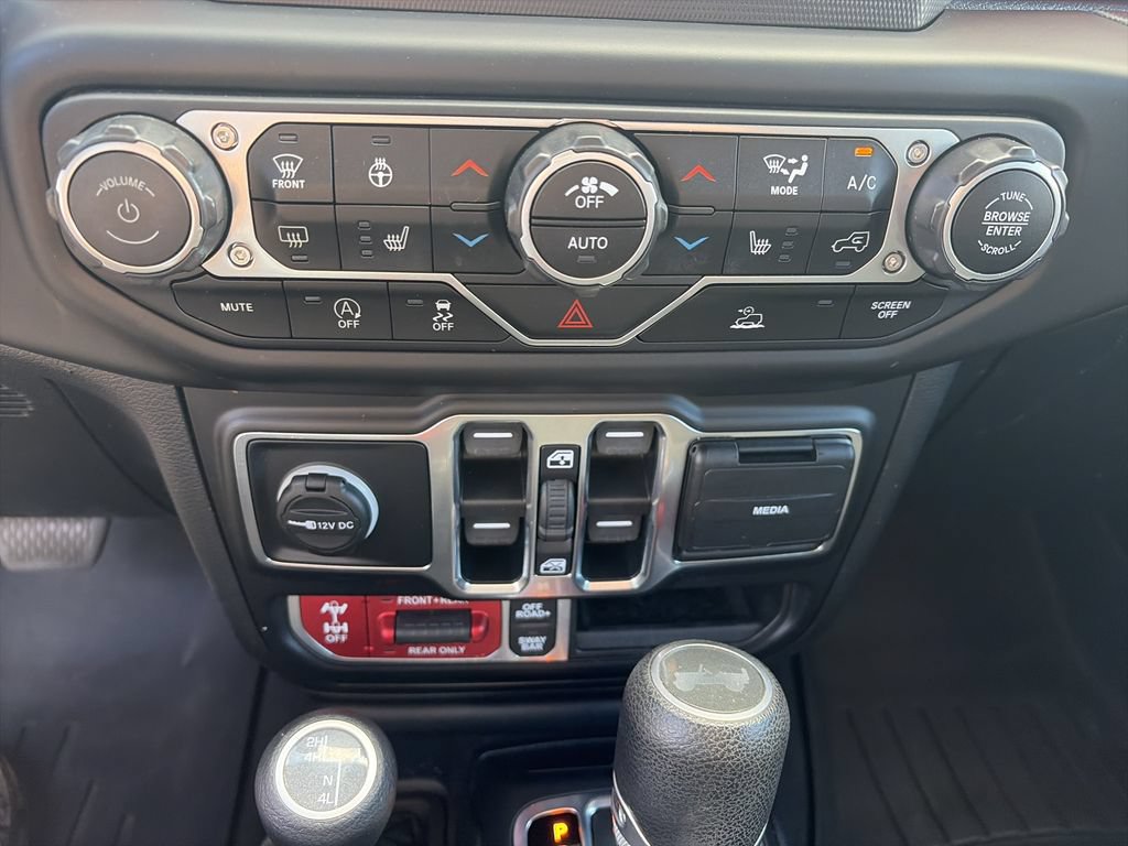 Used 2021 Jeep Wrangler Unlimited Rubicon w/ Cold Weather Group AWD/4WD image 24