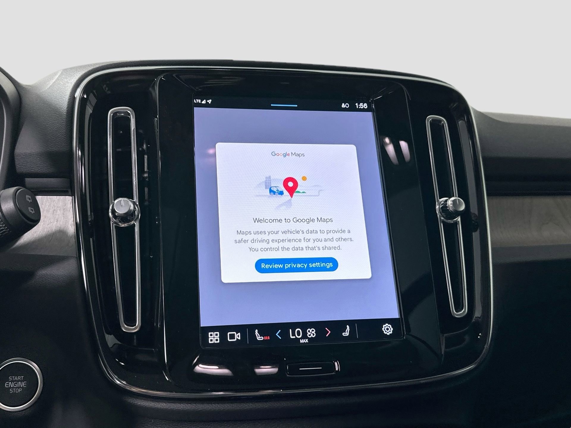 New 2025 Volvo XC40 B5 Ultra w/ Protection Package Premier image 11