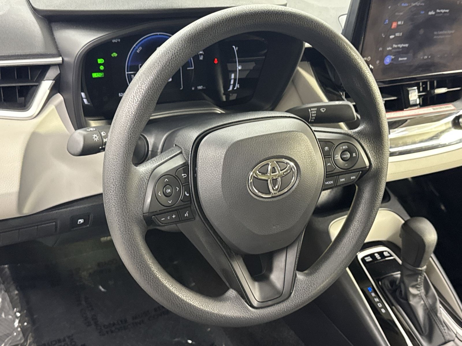 Used 2026 Toyota Corolla LE FWD image 28
