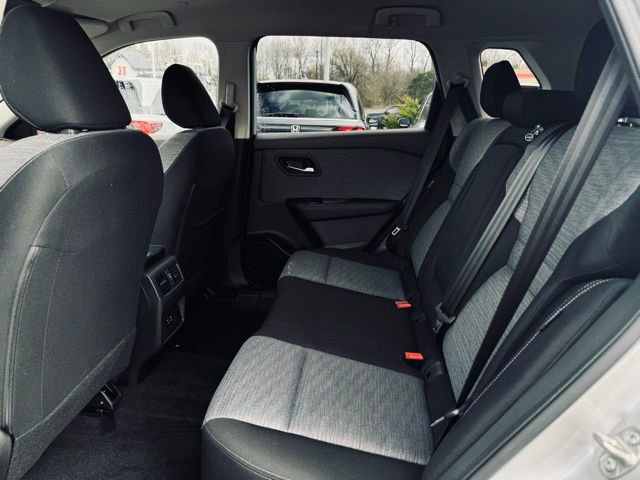 Used 2023 Nissan Rogue SV image 17