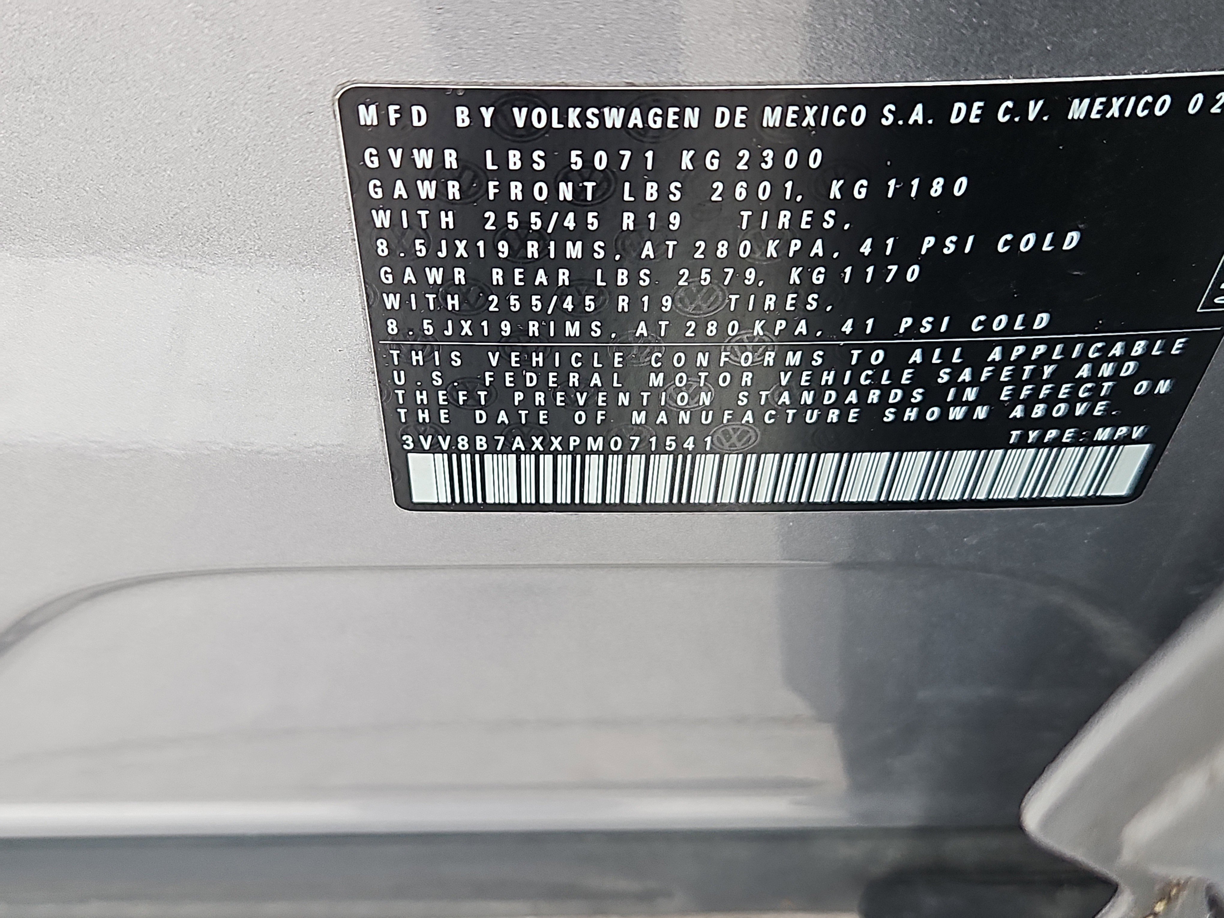 Certified 2023 Volkswagen Tiguan SE R-Line AWD/4WD image 9
