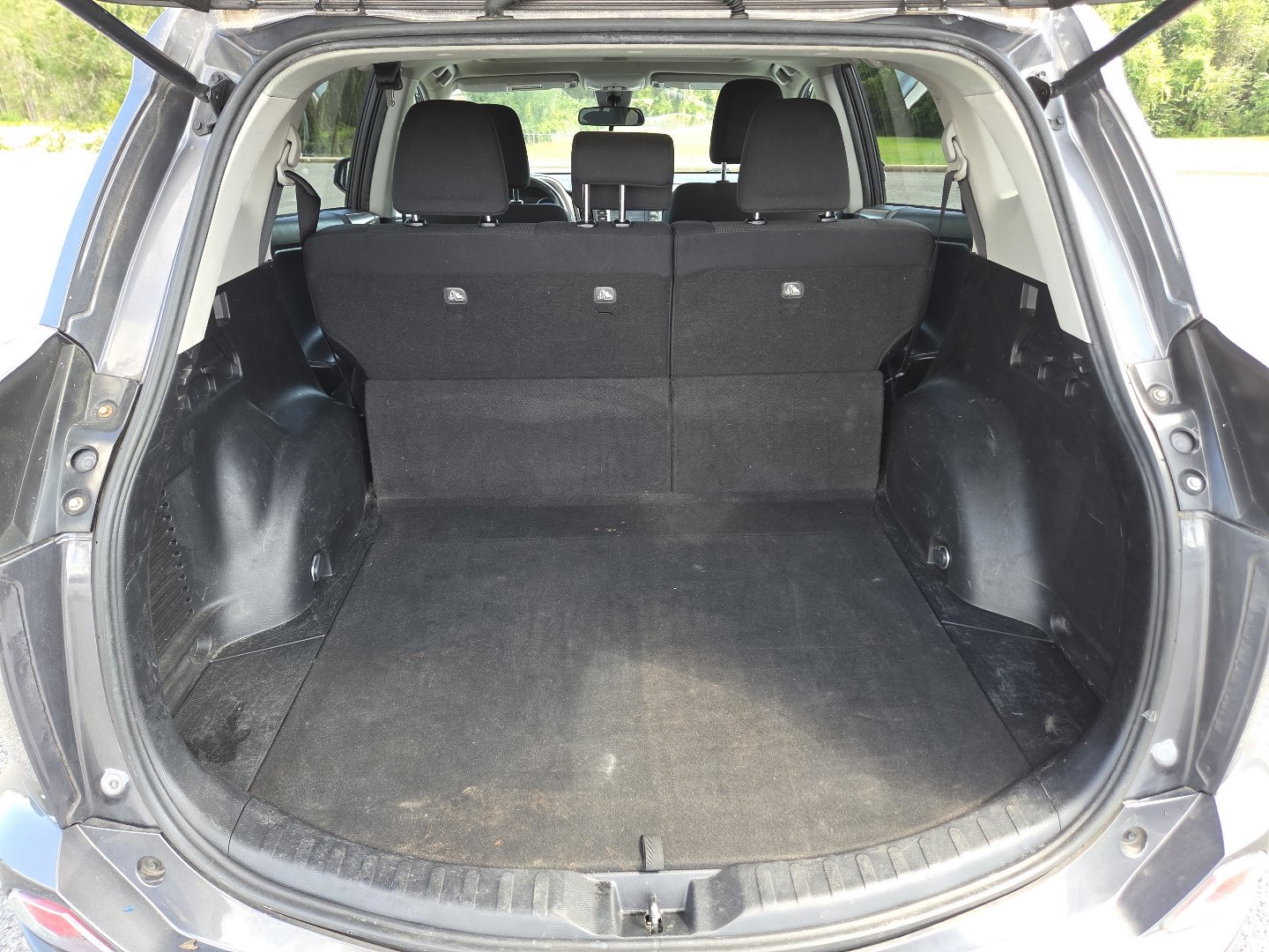 Used 2018 Toyota RAV4 XLE w/ Plus Extra Value Package FWD image 17