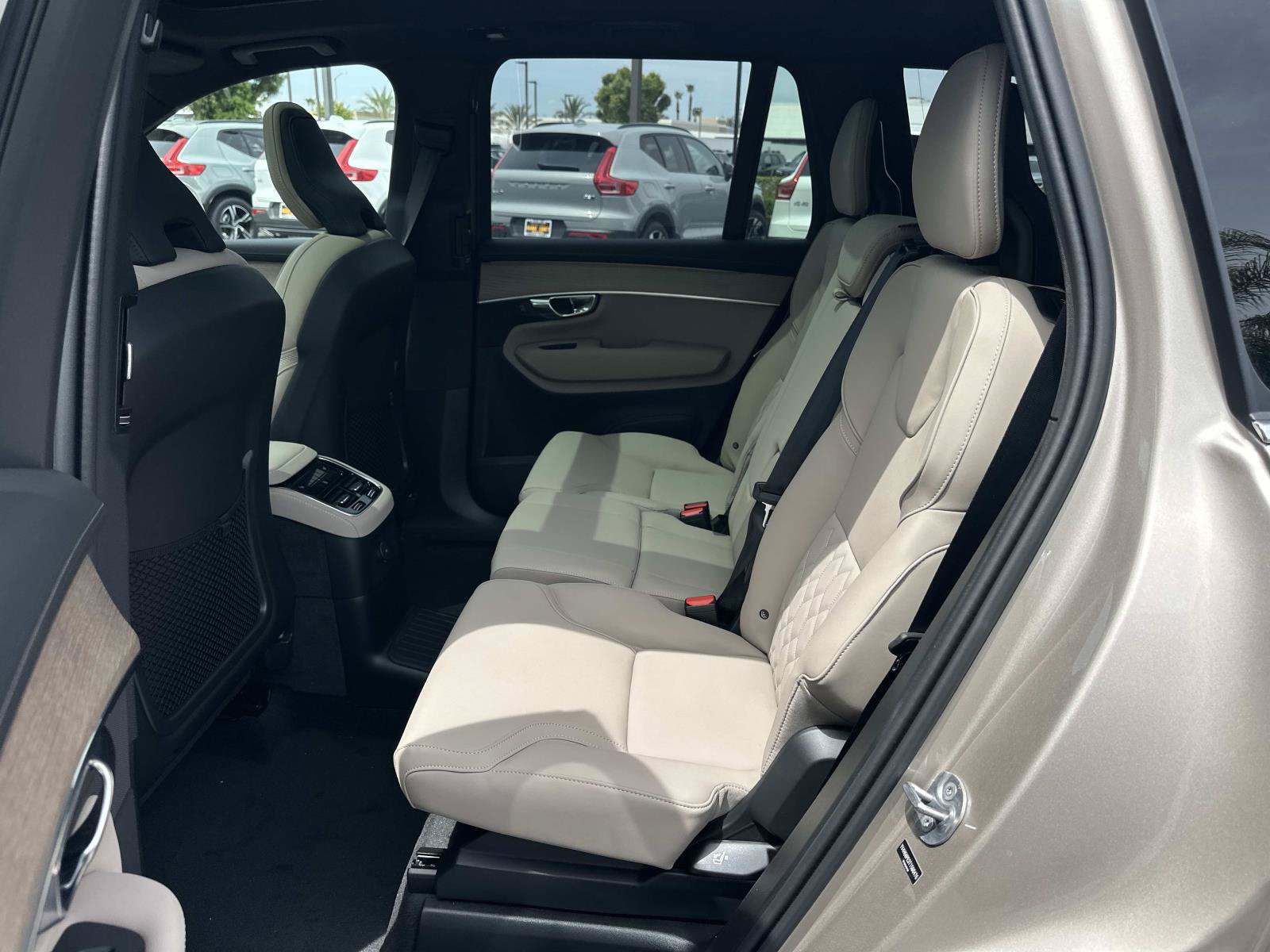 New 2026 Volvo XC90 T8 Plus w/ Protection Package Premier AWD/4WD image 17