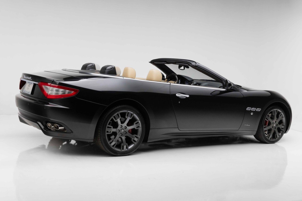 Used 2015 Maserati GranTurismo Convertible RWD image 19