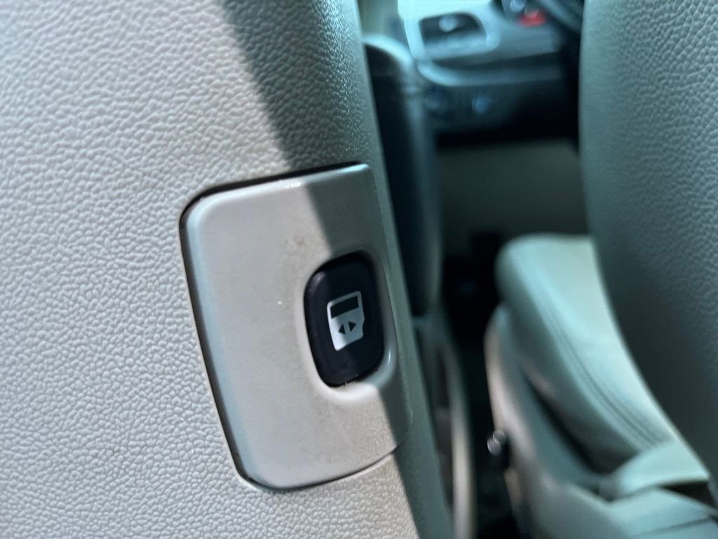 Used 2016 Chrysler Town & Country Touring w/ Driver Convenience Group image 32