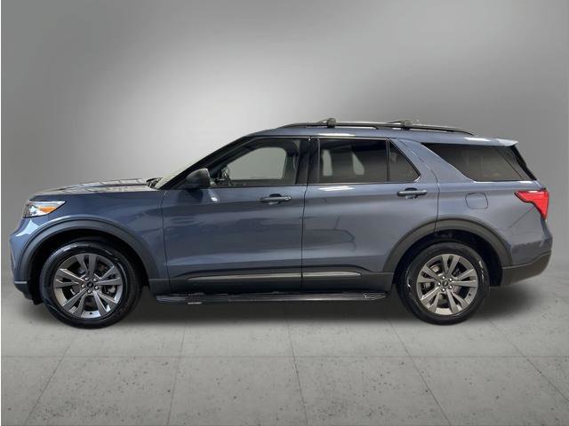 Used 2021 Ford Explorer XLT w/ Equipment Group 202A AWD/4WD image 2