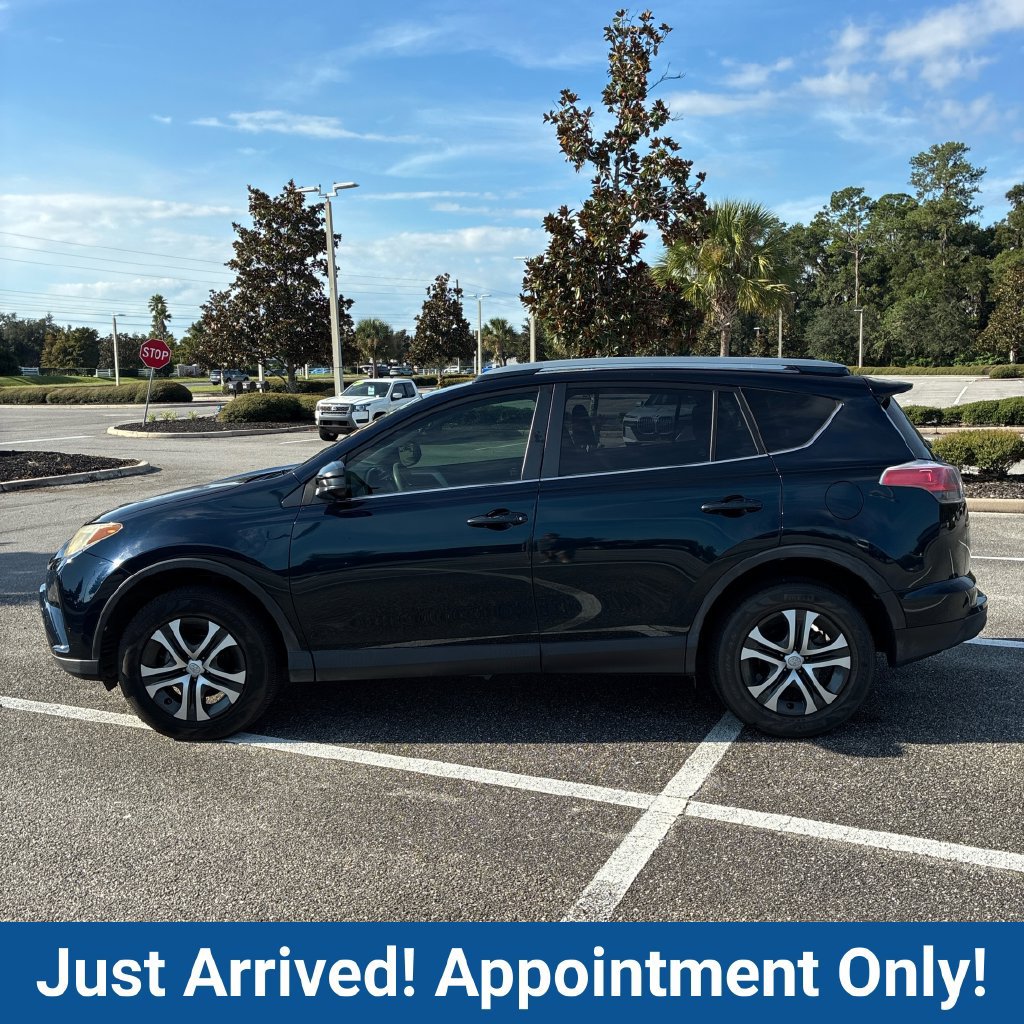 Used 2017 Toyota RAV4 LE FWD image 3