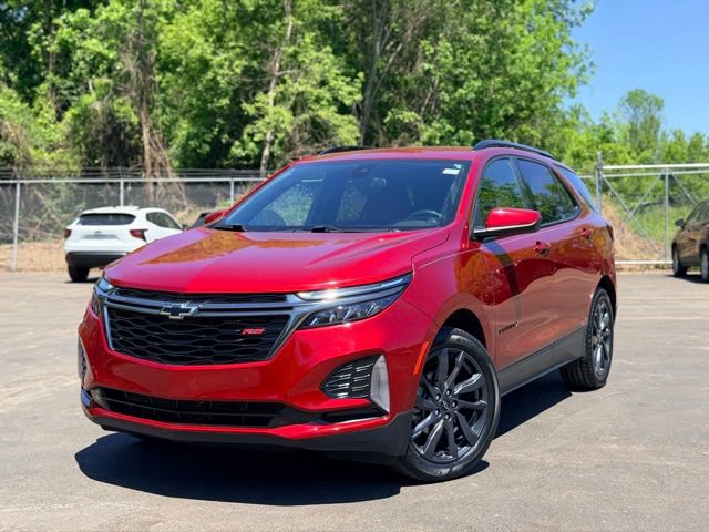 Used 2023 Chevrolet Equinox RS FWD image 2