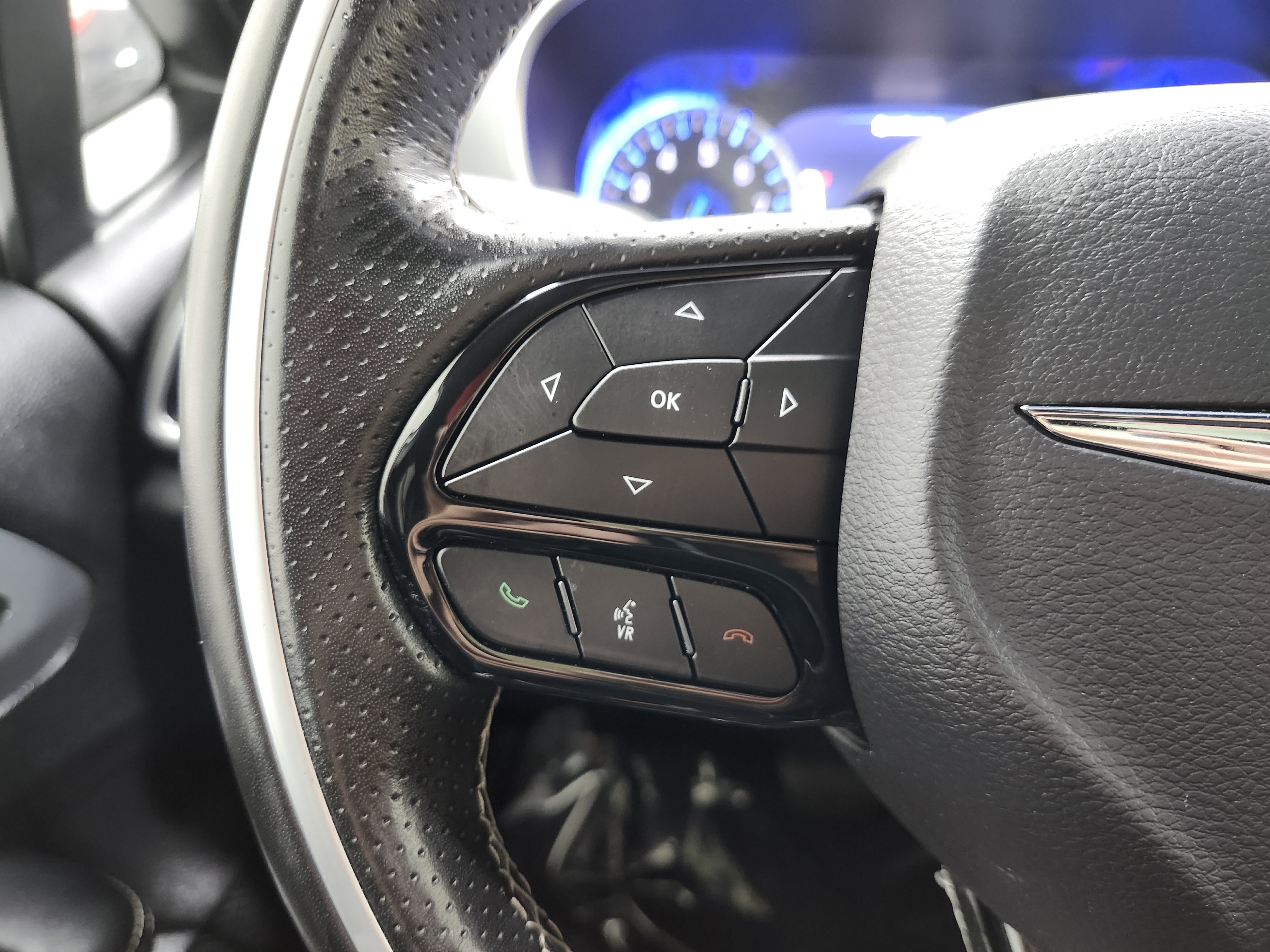 Used 2019 Chrysler Pacifica Limited w/ Advanced Safetytec Group image 35