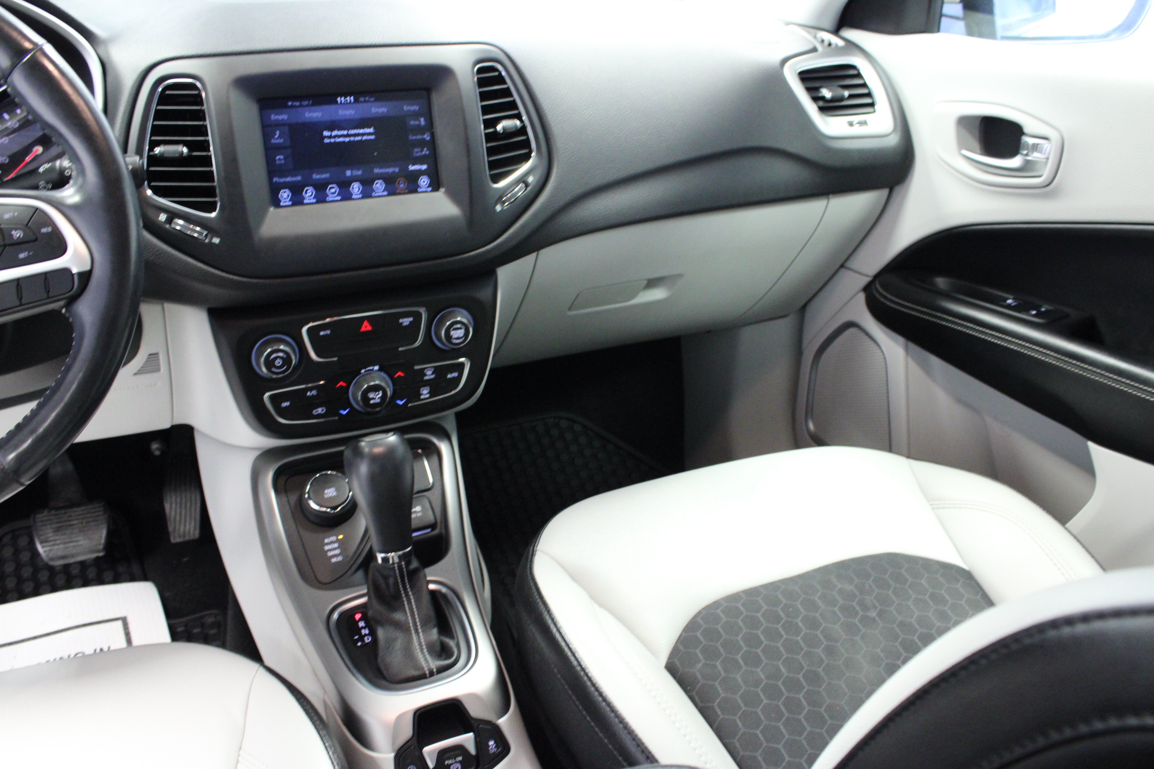 Used 2019 Jeep Compass Latitude w/ Popular Equipment Group AWD/4WD image 19