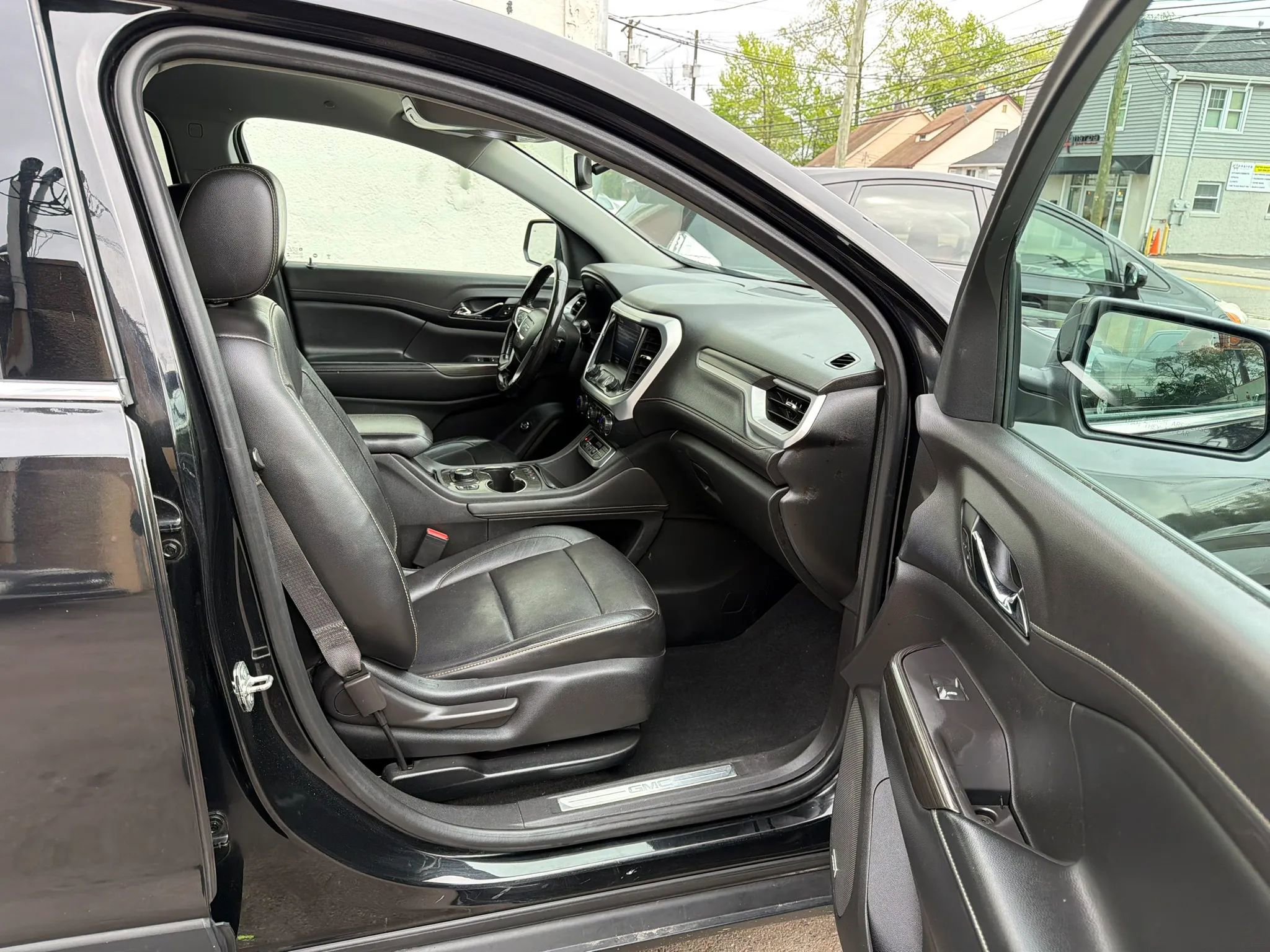 Used 2020 GMC Acadia SLT FWD image 25