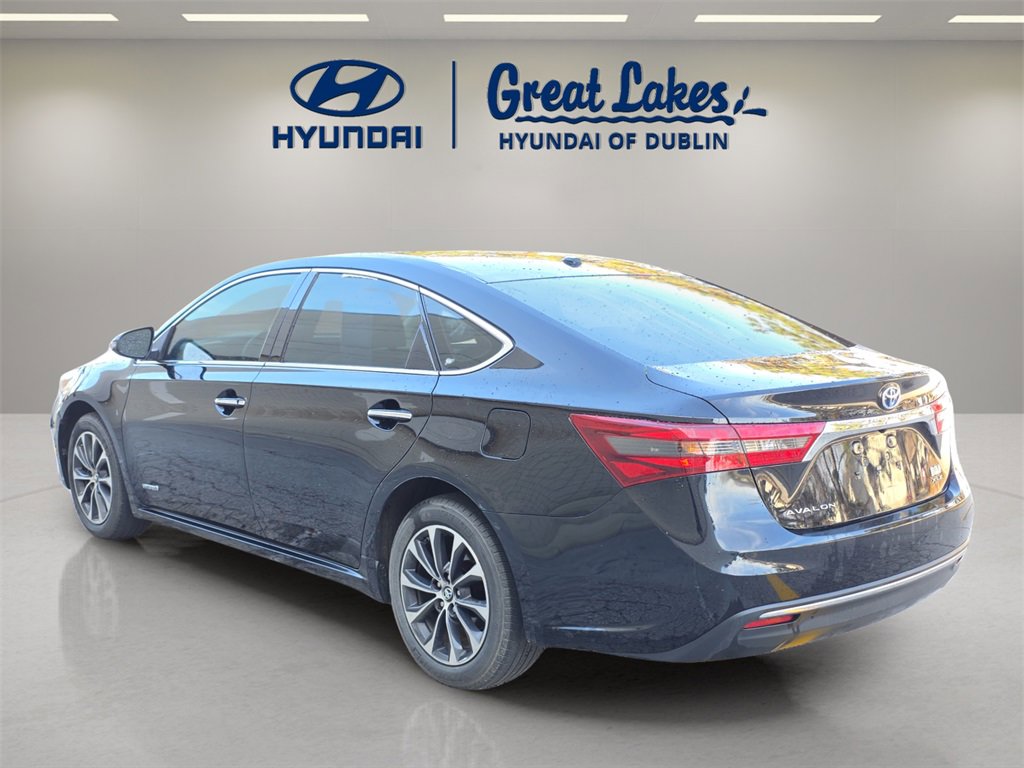 Used 2016 Toyota Avalon XLE Premium image 3