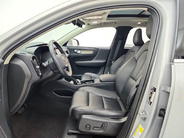 Certified 2023 Volvo XC40 B5 Plus w/ Protection Package Premier AWD/4WD image 21