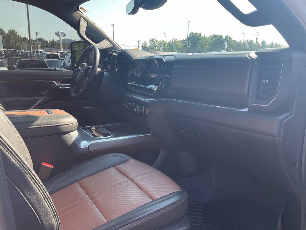 Used 2024 Chevrolet Silverado 3500 High Country w/ High Country Premium Package AWD/4WD image 11