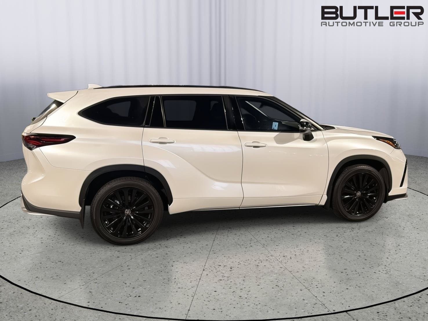 Used 2024 Toyota Highlander XSE FWD image 7