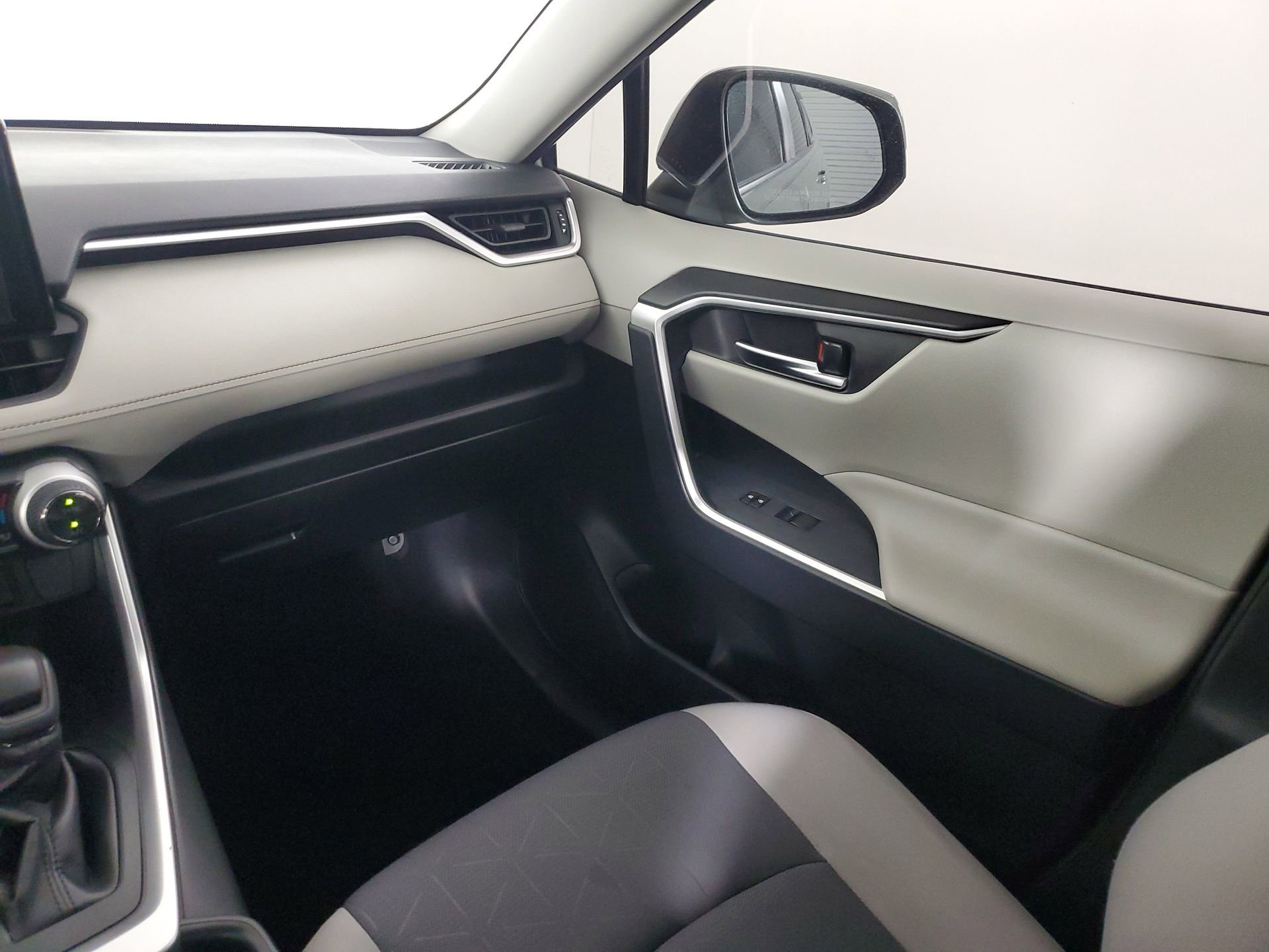 Used 2019 Toyota RAV4 XLE w/ Convenience Package image 49