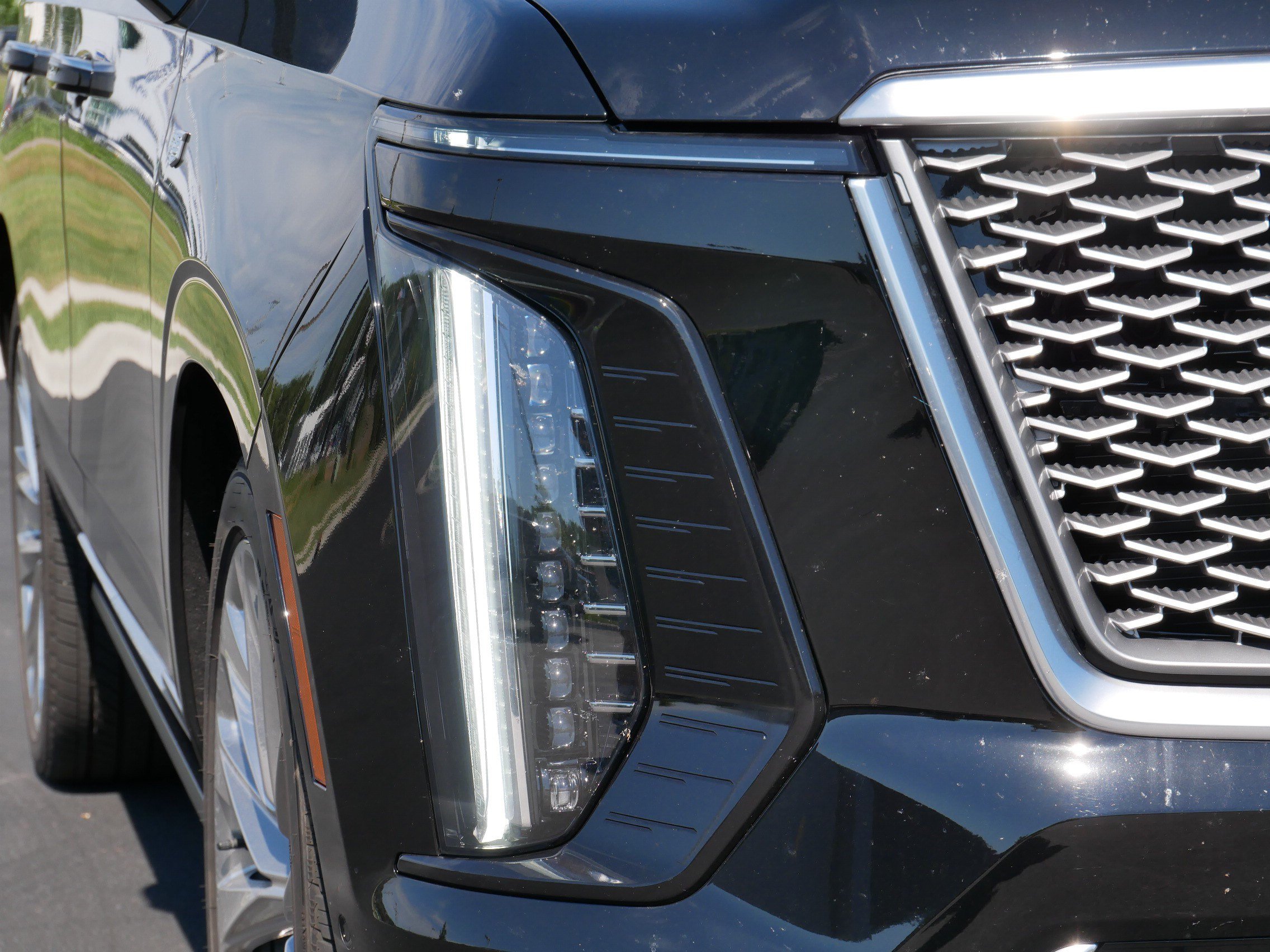 Certified 2026 Cadillac Escalade Luxury w/ LPO, Radiant Package AWD/4WD image 15