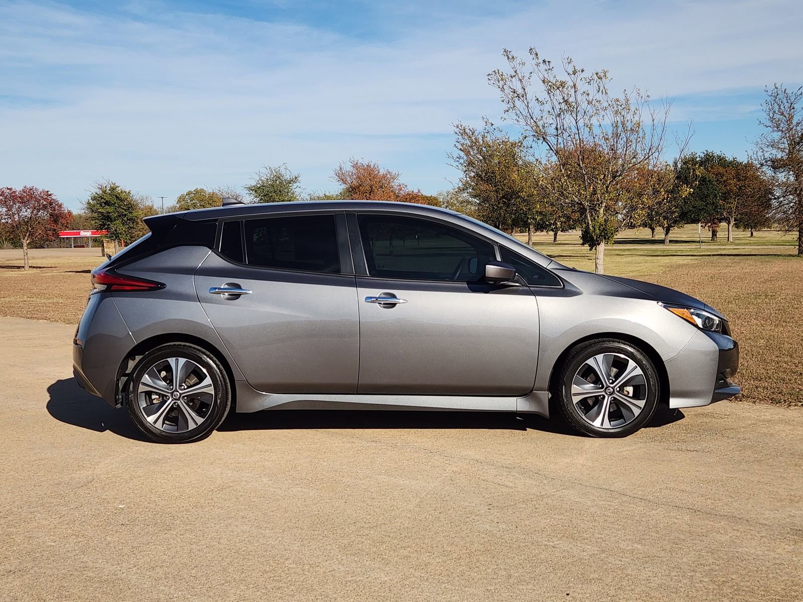 Used 2021 Nissan Leaf SV w/ SV Technology Package image 7