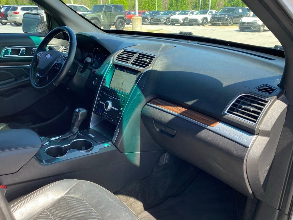 Used 2018 Ford Explorer Limited w/ Equipment Group 301A AWD/4WD image 33