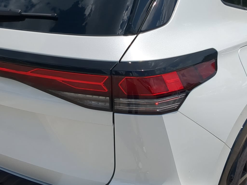 New 2026 Volkswagen Tiguan SE R-Line FWD image 7