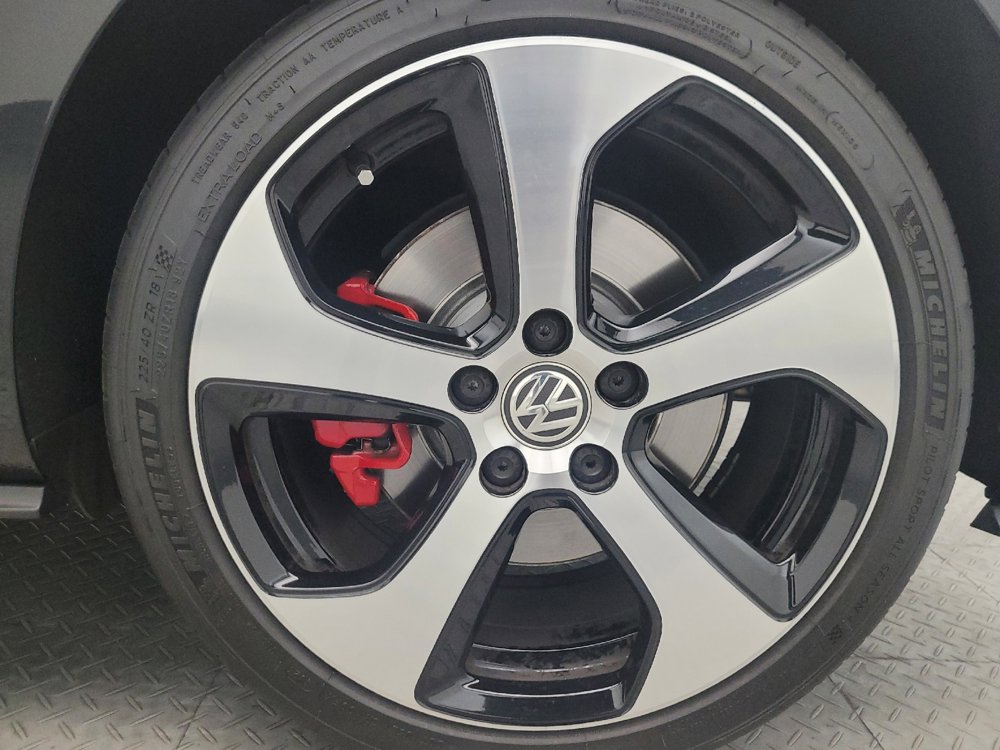 Used 2018 Volkswagen GTI SE FWD image 31