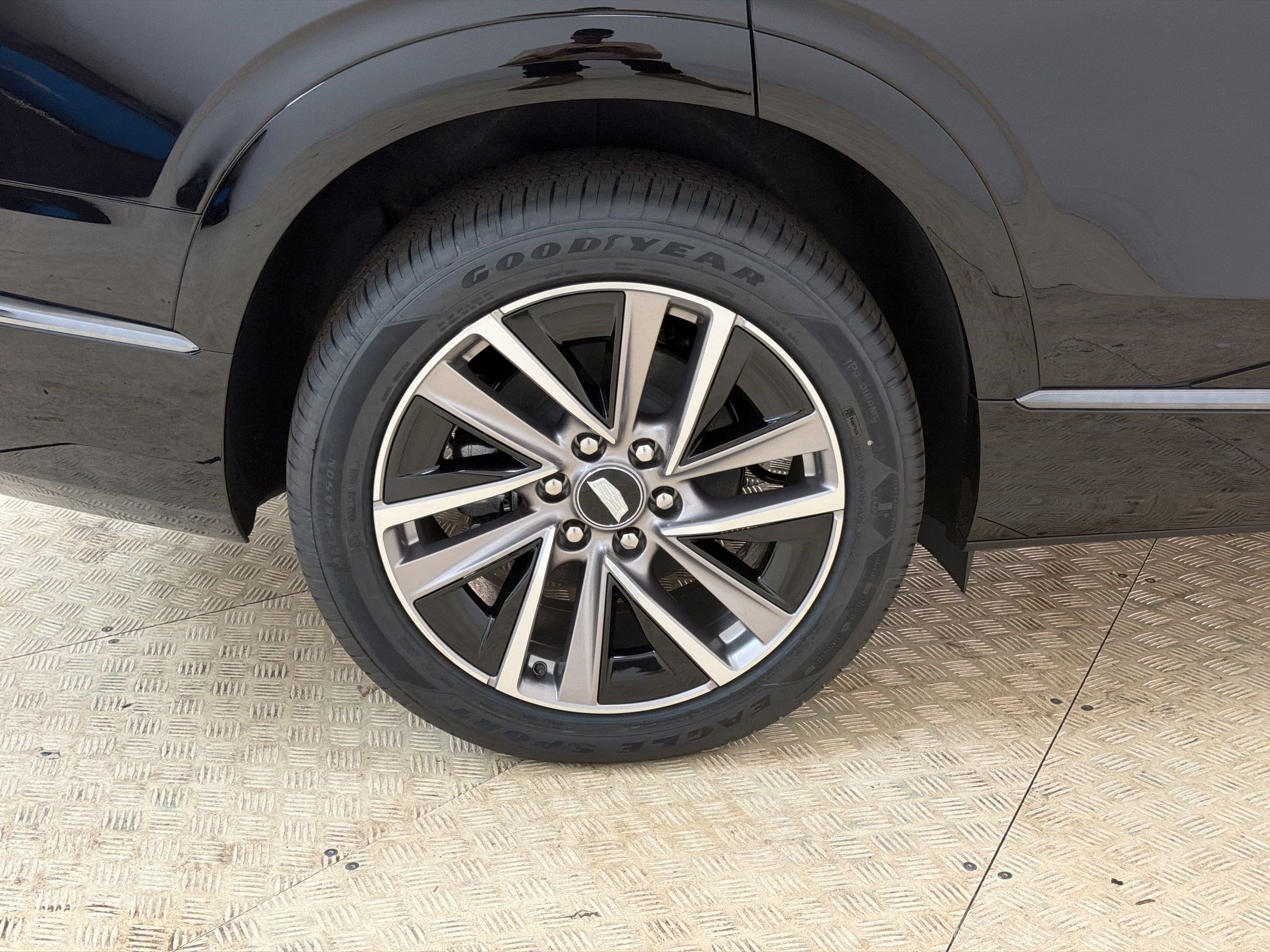 New 2027 Cadillac Vistiq Sport w/ LPO, Floor Liner Package AWD/4WD image 13