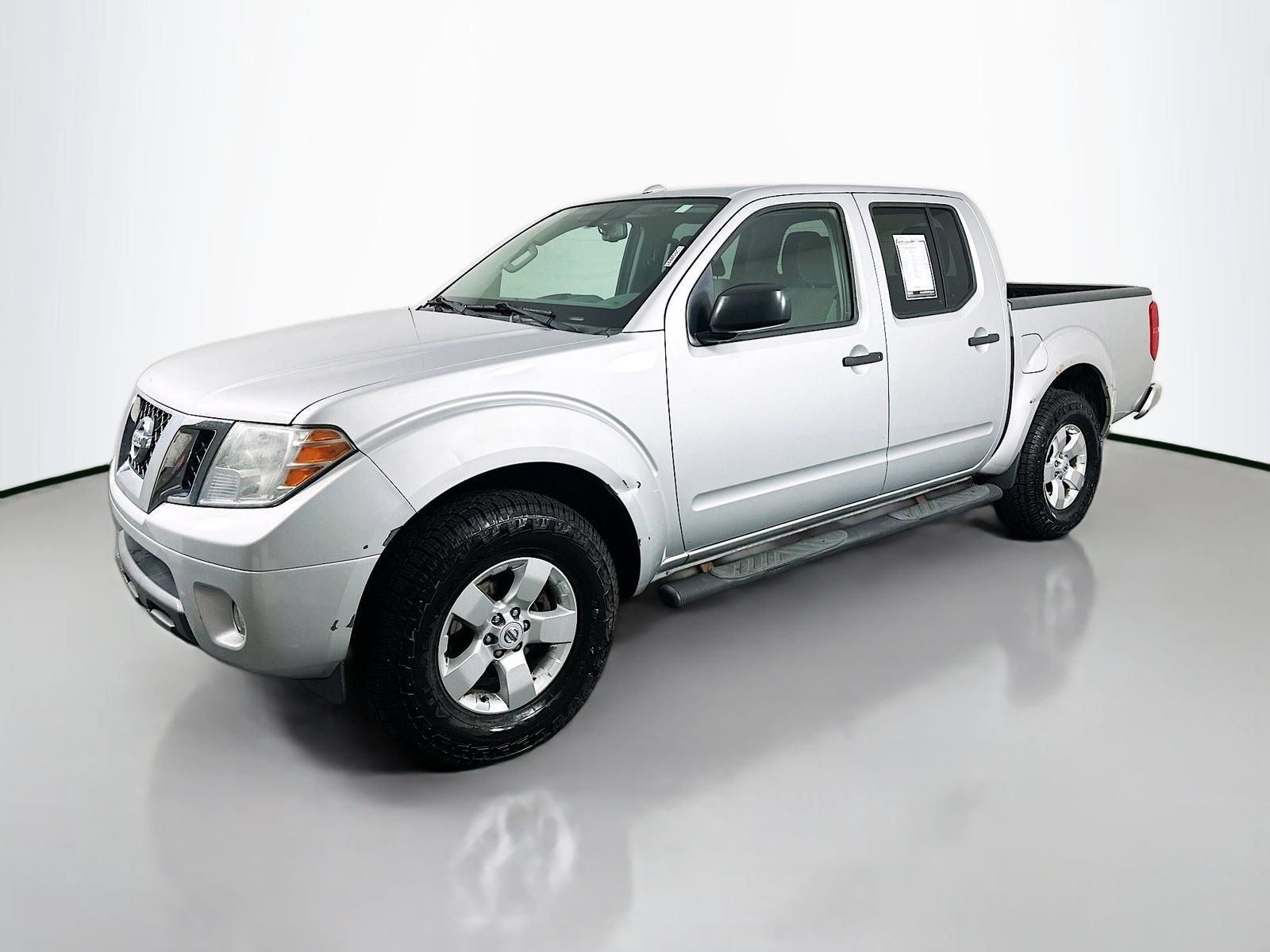 Used 2013 Nissan Frontier SV w/ SV Value Truck Pkg AWD/4WD image 3