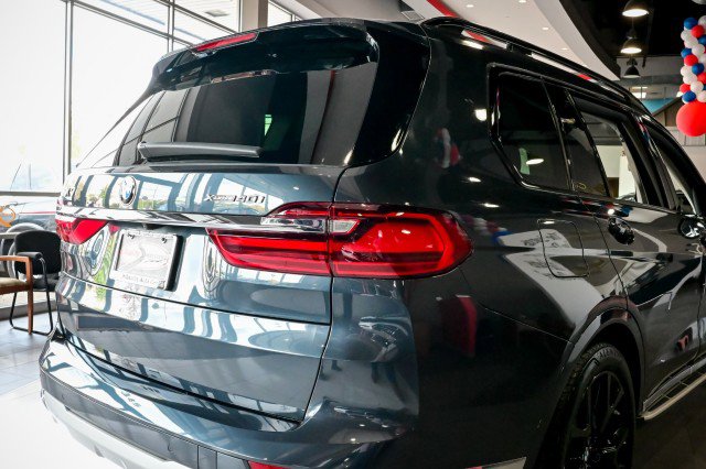 Used 2022 BMW X7 xDrive40i w/ Premium Package image 11