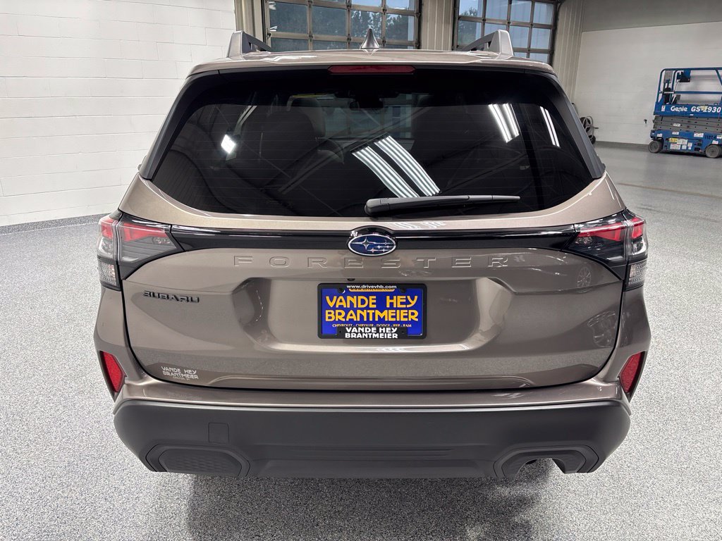 Used 2025 Subaru Forester Premium AWD/4WD image 6