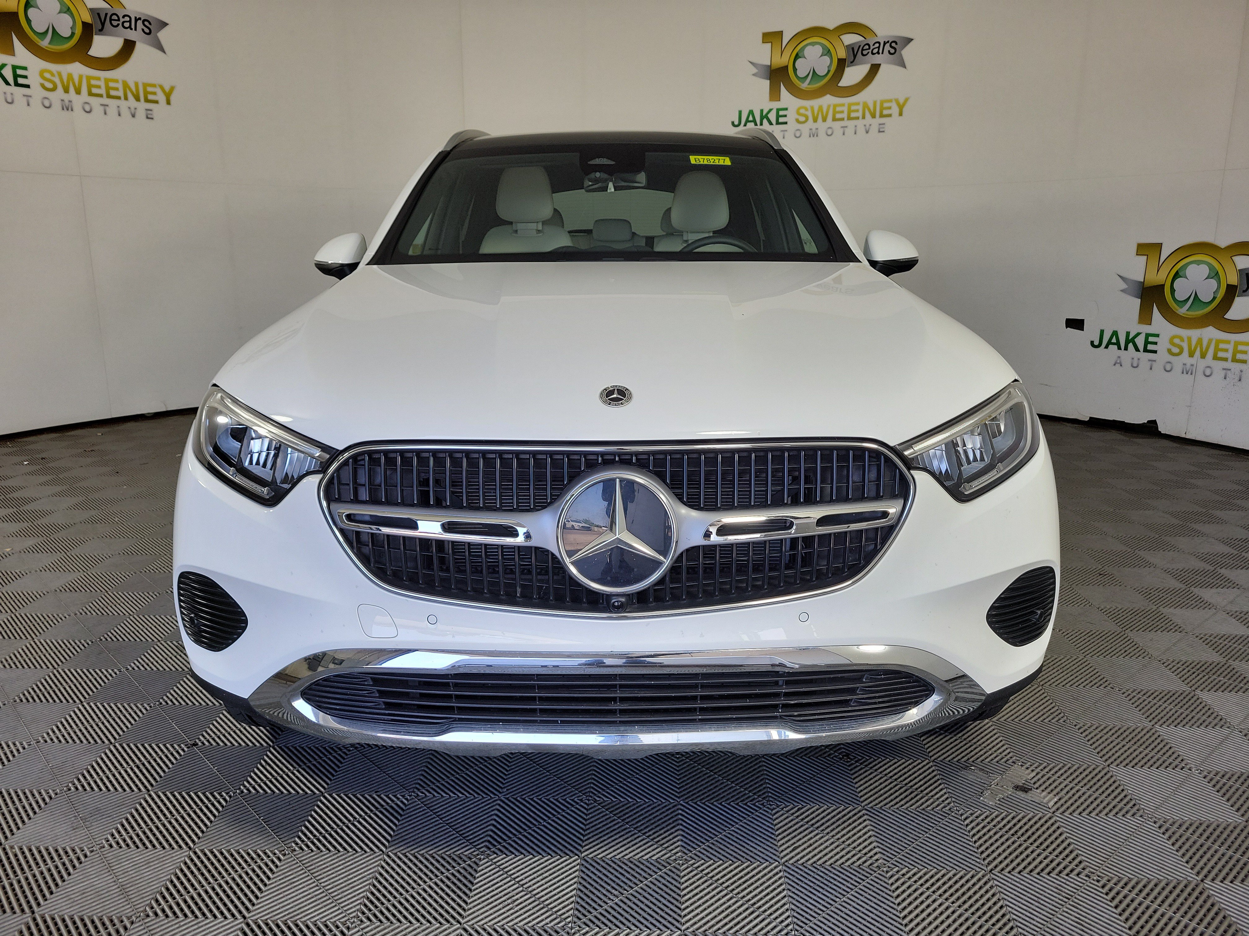 Used 2025 Mercedes-Benz GLC 300 4MATIC image 2