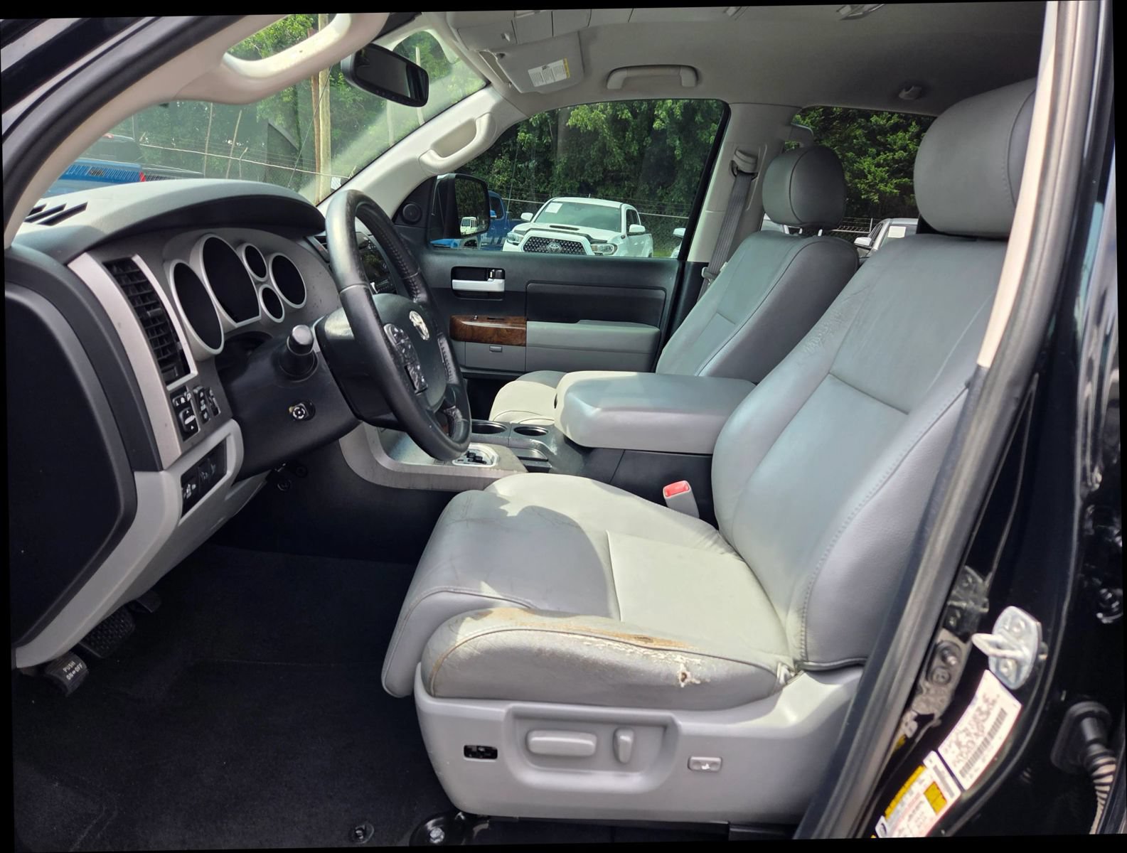 Used 2012 Toyota Tundra Limited w/ Memory Pkg AWD/4WD image 11