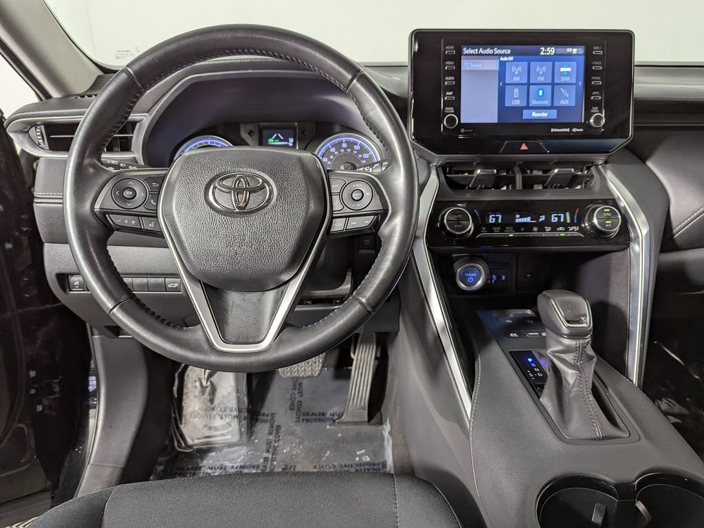 Used 2022 Toyota Venza LE image 19