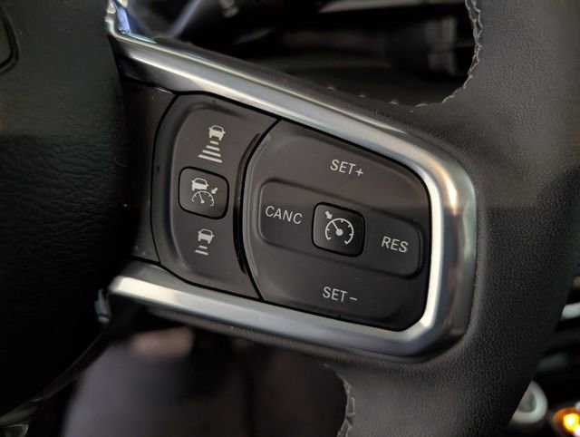 Used 2025 Jeep Wrangler Unlimited Sahara AWD/4WD image 16