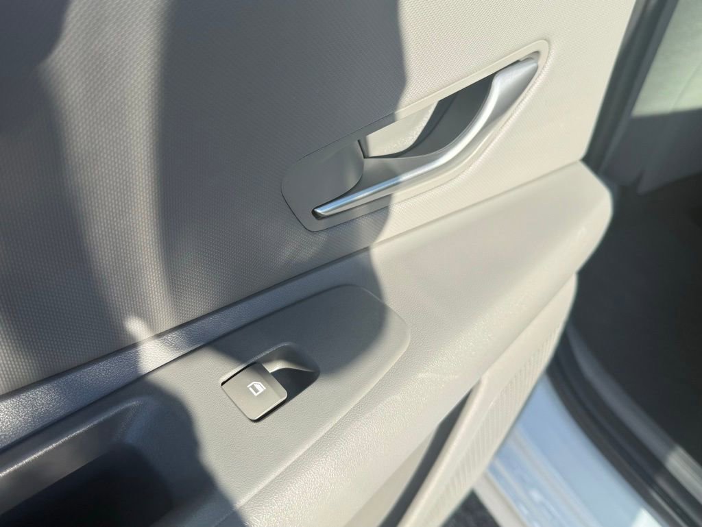 Used 2025 Hyundai Elantra SEL FWD image 27