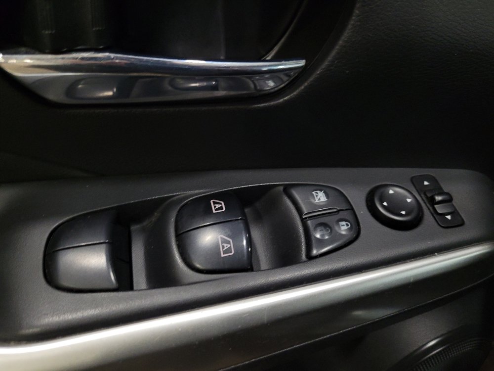 Used 2019 Nissan Kicks SR w/ SR Premium Package FWD image 27
